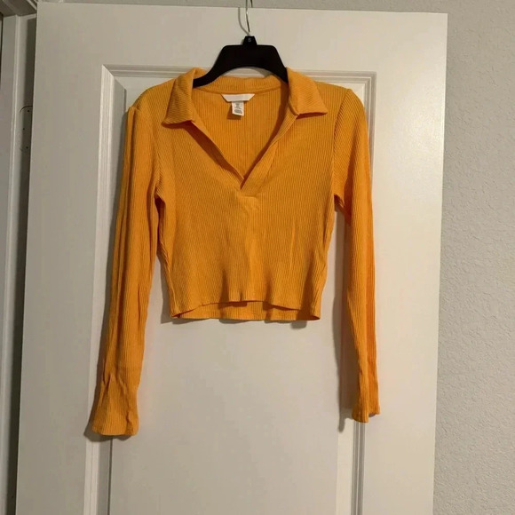 H&M Tops - H&M RIBBED LING SLEEVE POLO SIZE SMALL